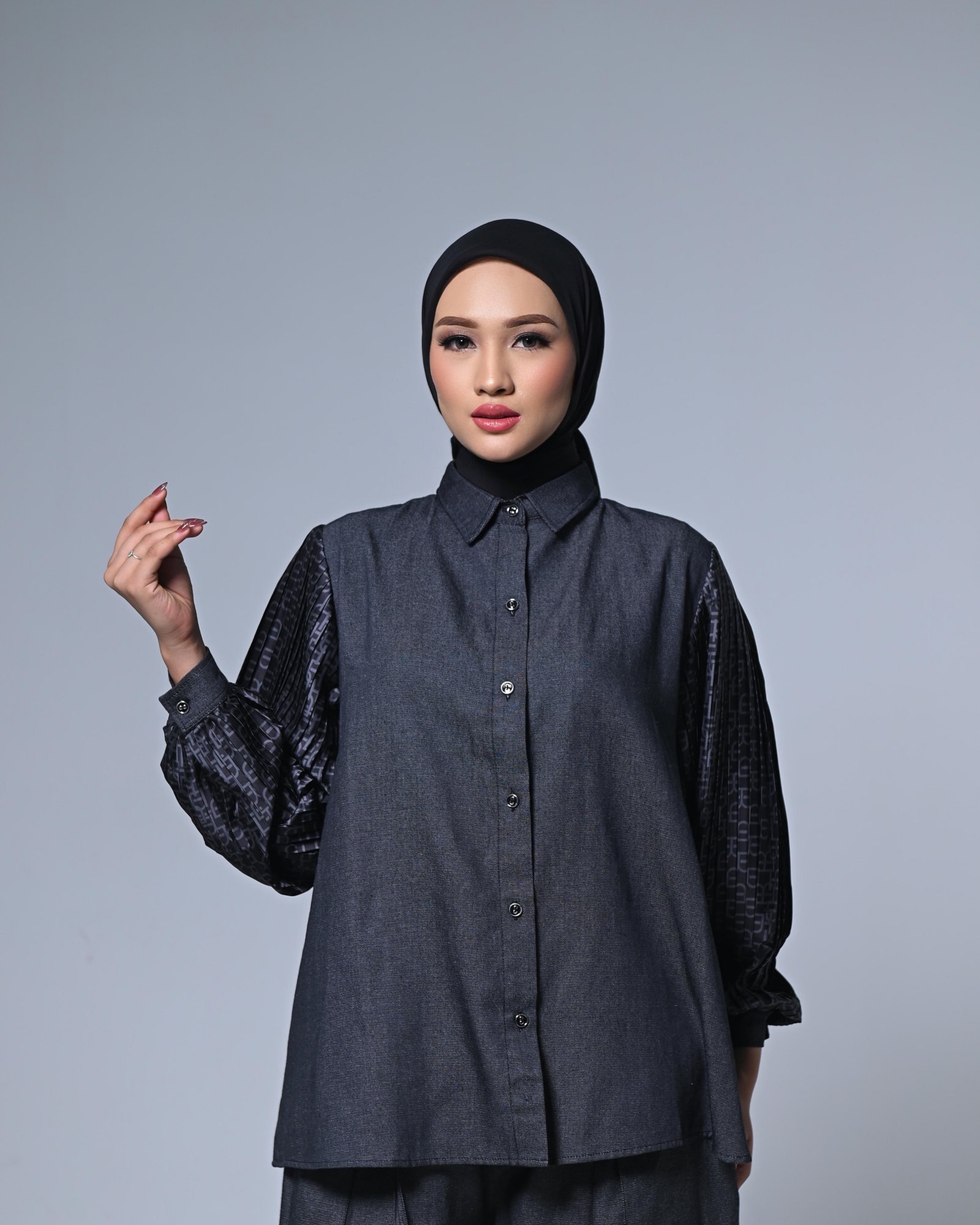 MONOLINE SERIES - PLEATS (hover)
