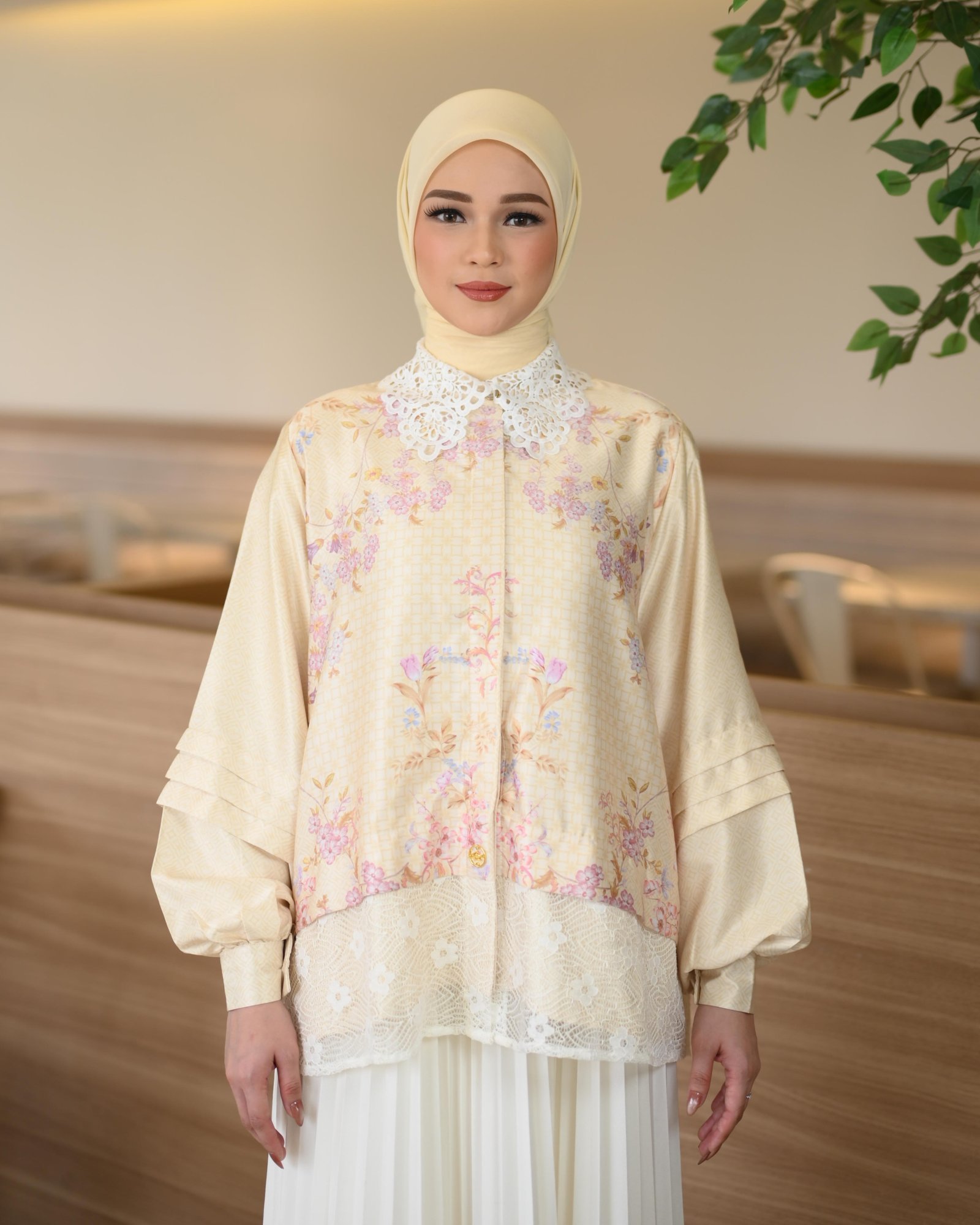 PEONY SERIES - LACE BLOUSE (hover)