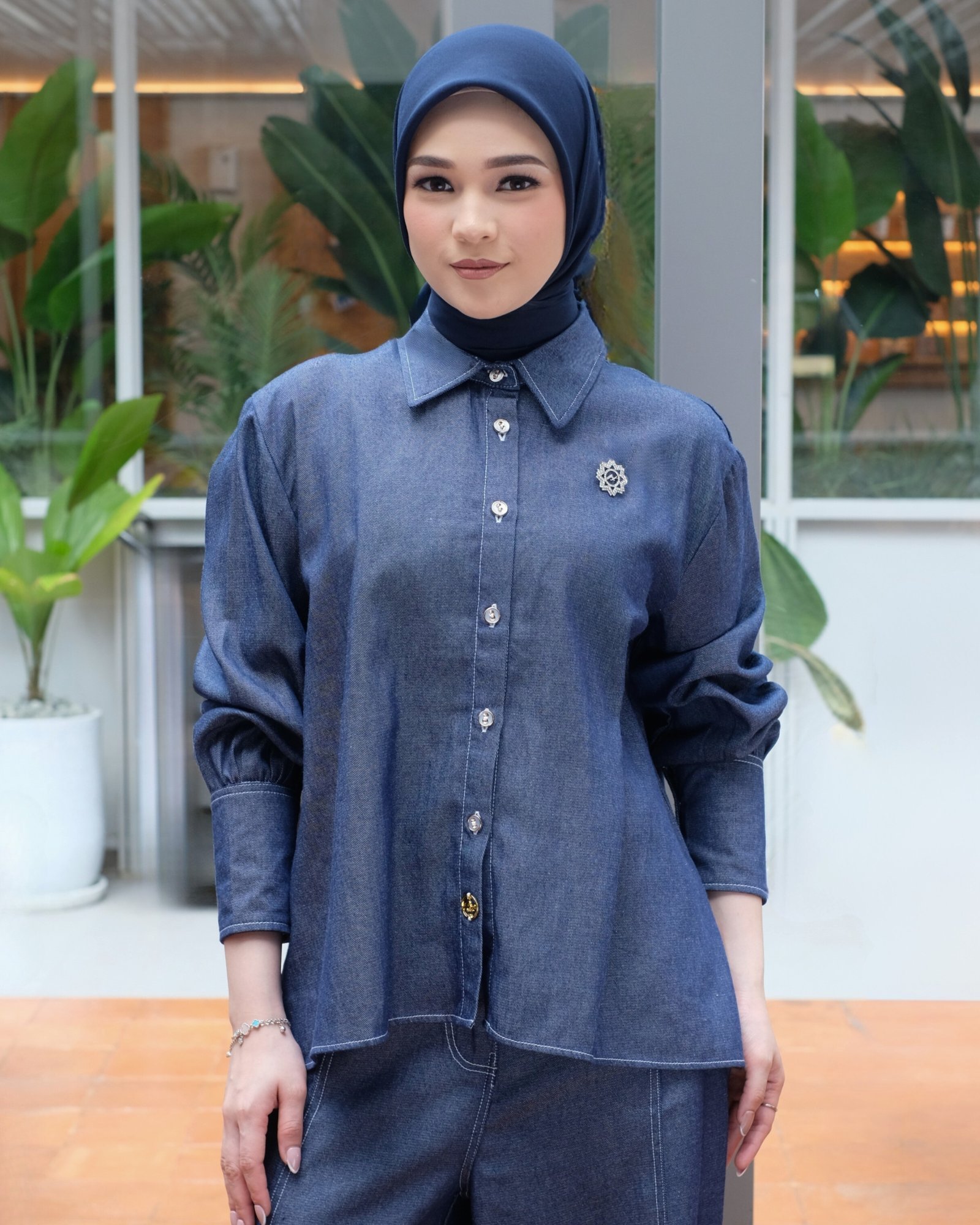 ZOEY SERIES - BLOUSE (hover)