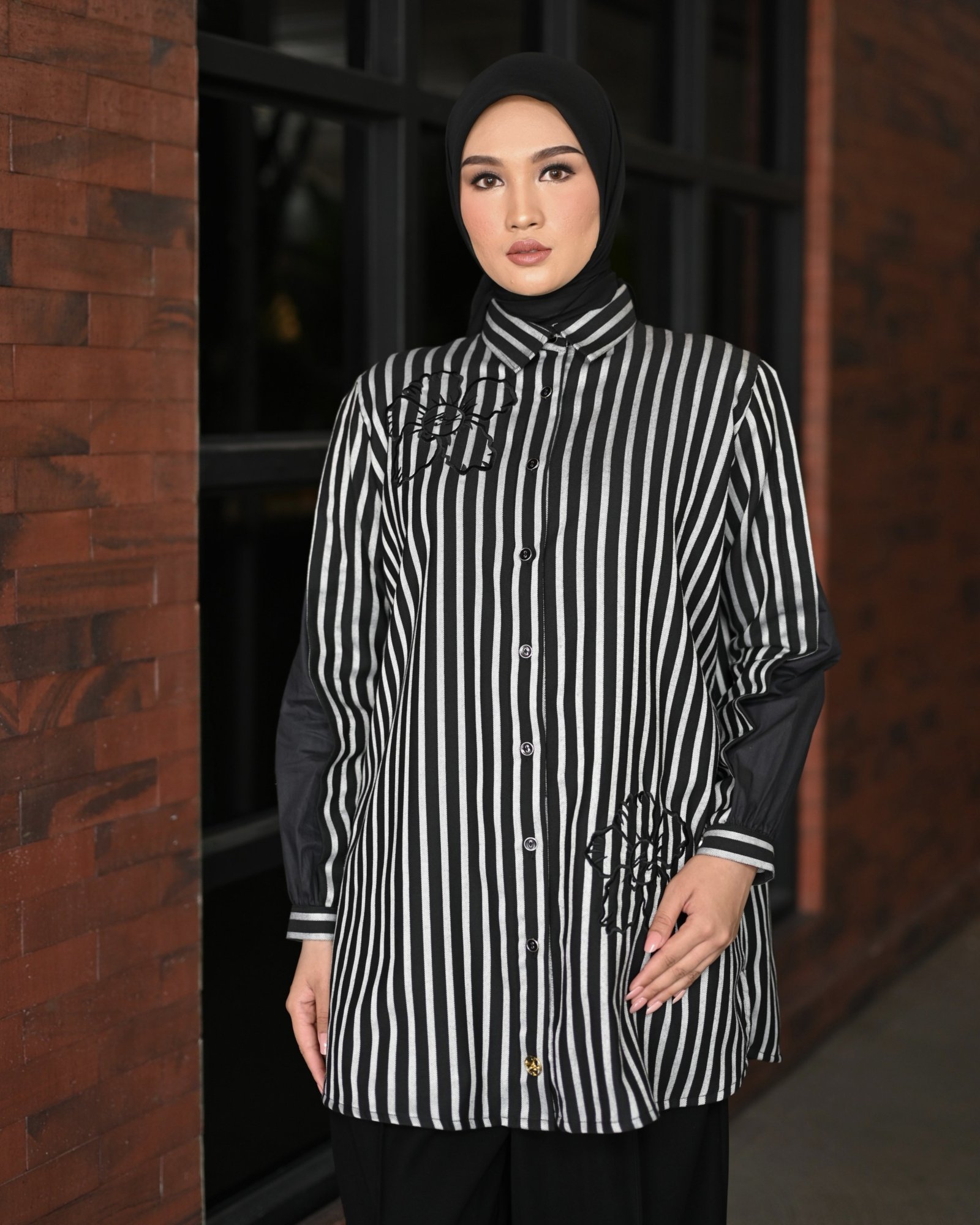 NOIR STRIPE SERIES - EMBROIDERY (hover)