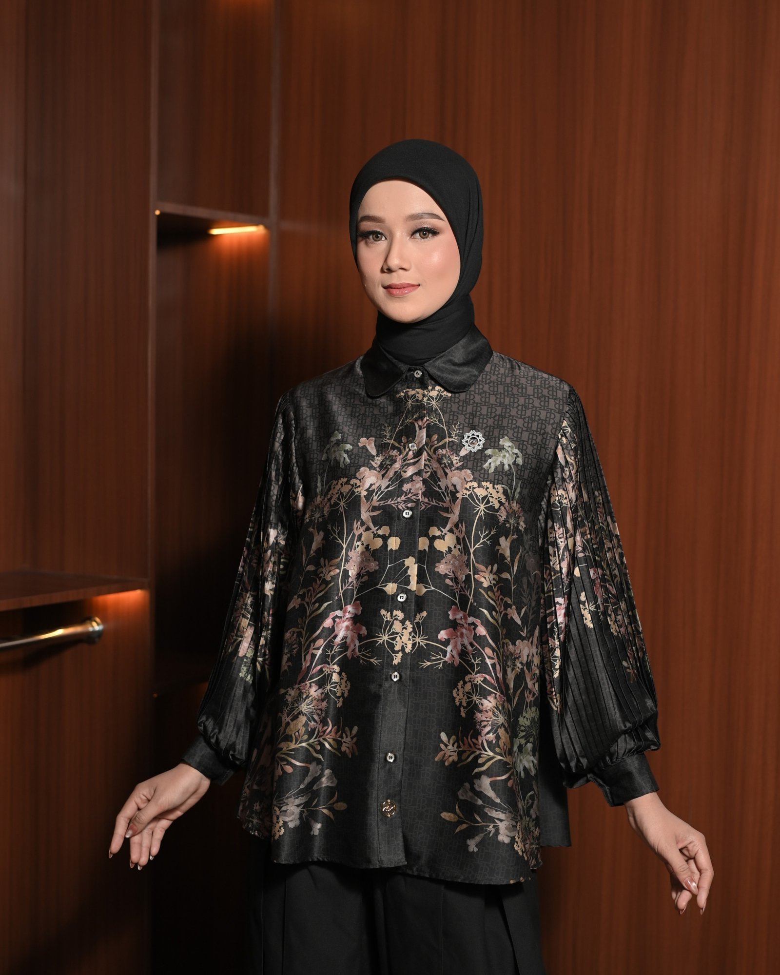 REGALIA SERIES - PLEATS (hover)