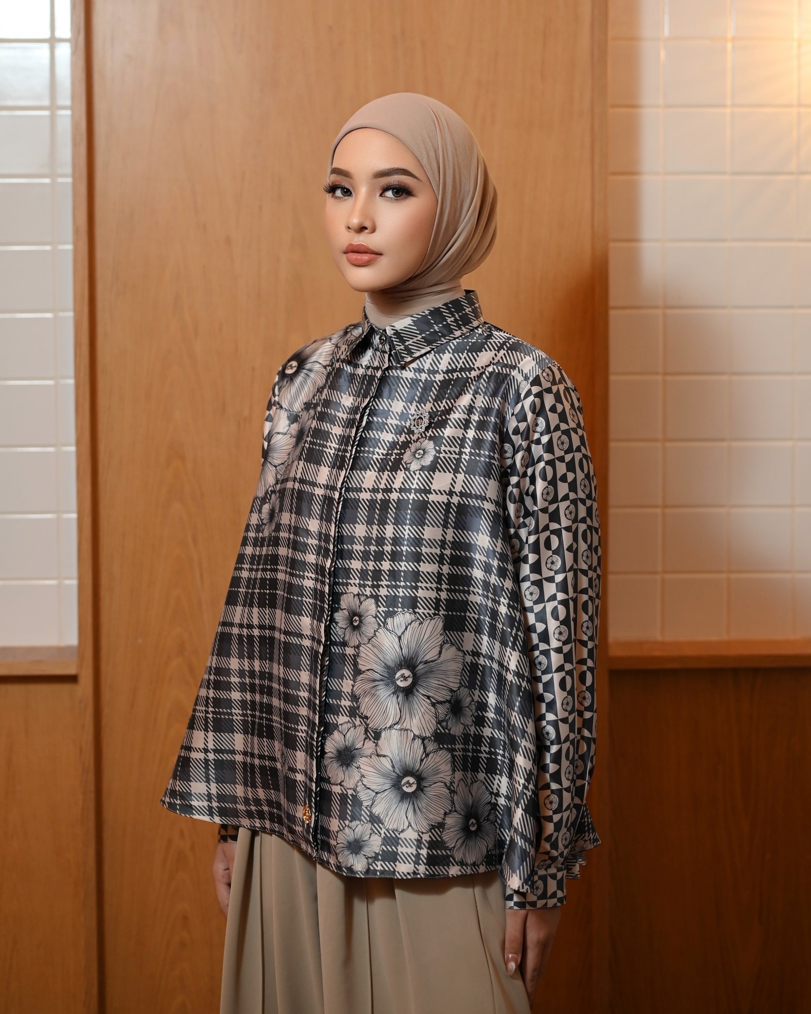 NONA SERIES - BLOUSE (hover)